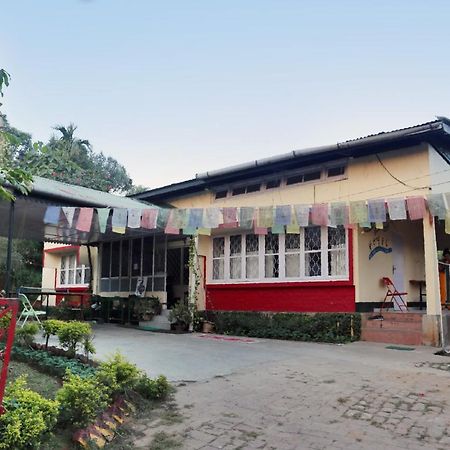 גווהטי Gibbon Backpackers Hostel מראה חיצוני תמונה