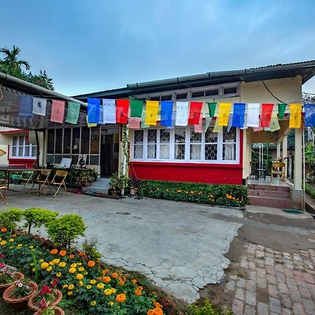 גווהטי Gibbon Backpackers Hostel מראה חיצוני תמונה