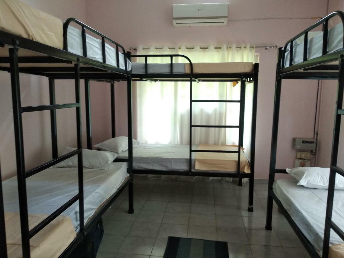 גווהטי Gibbon Backpackers Hostel מראה חיצוני תמונה