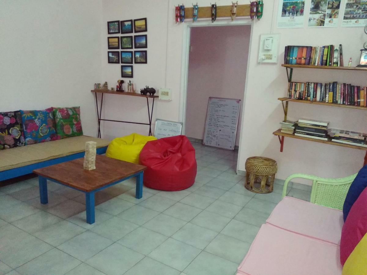 גווהטי Gibbon Backpackers Hostel מראה חיצוני תמונה