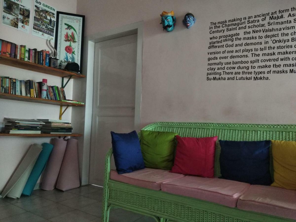 גווהטי Gibbon Backpackers Hostel מראה חיצוני תמונה