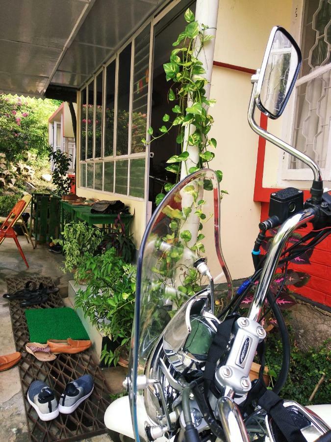 גווהטי Gibbon Backpackers Hostel מראה חיצוני תמונה