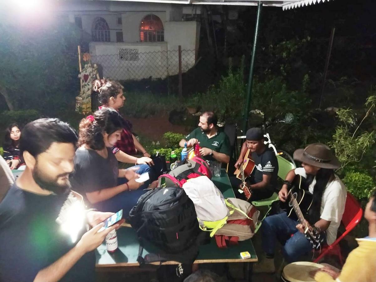 גווהטי Gibbon Backpackers Hostel מראה חיצוני תמונה