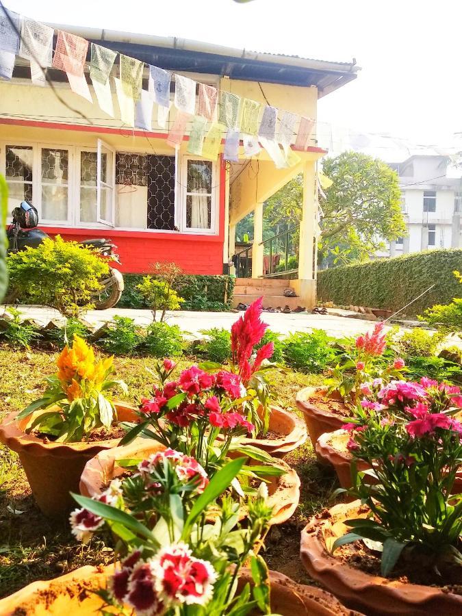 גווהטי Gibbon Backpackers Hostel מראה חיצוני תמונה