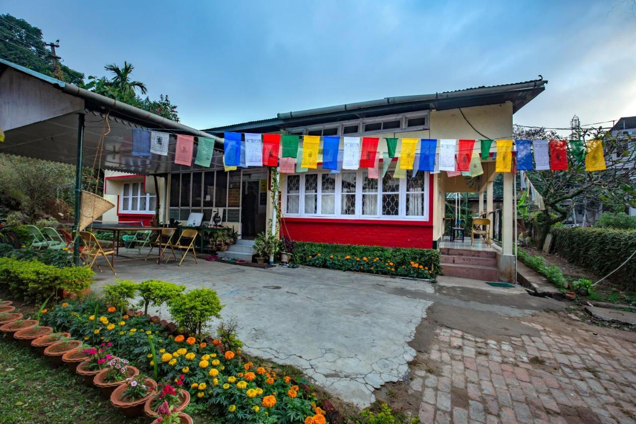 גווהטי Gibbon Backpackers Hostel מראה חיצוני תמונה